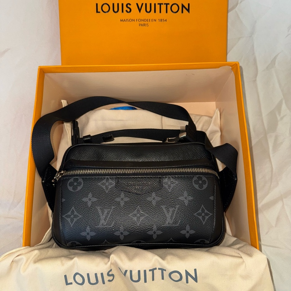 Louis Vuitton Monogram Taigarama Bumbag - Picture 7 of 8